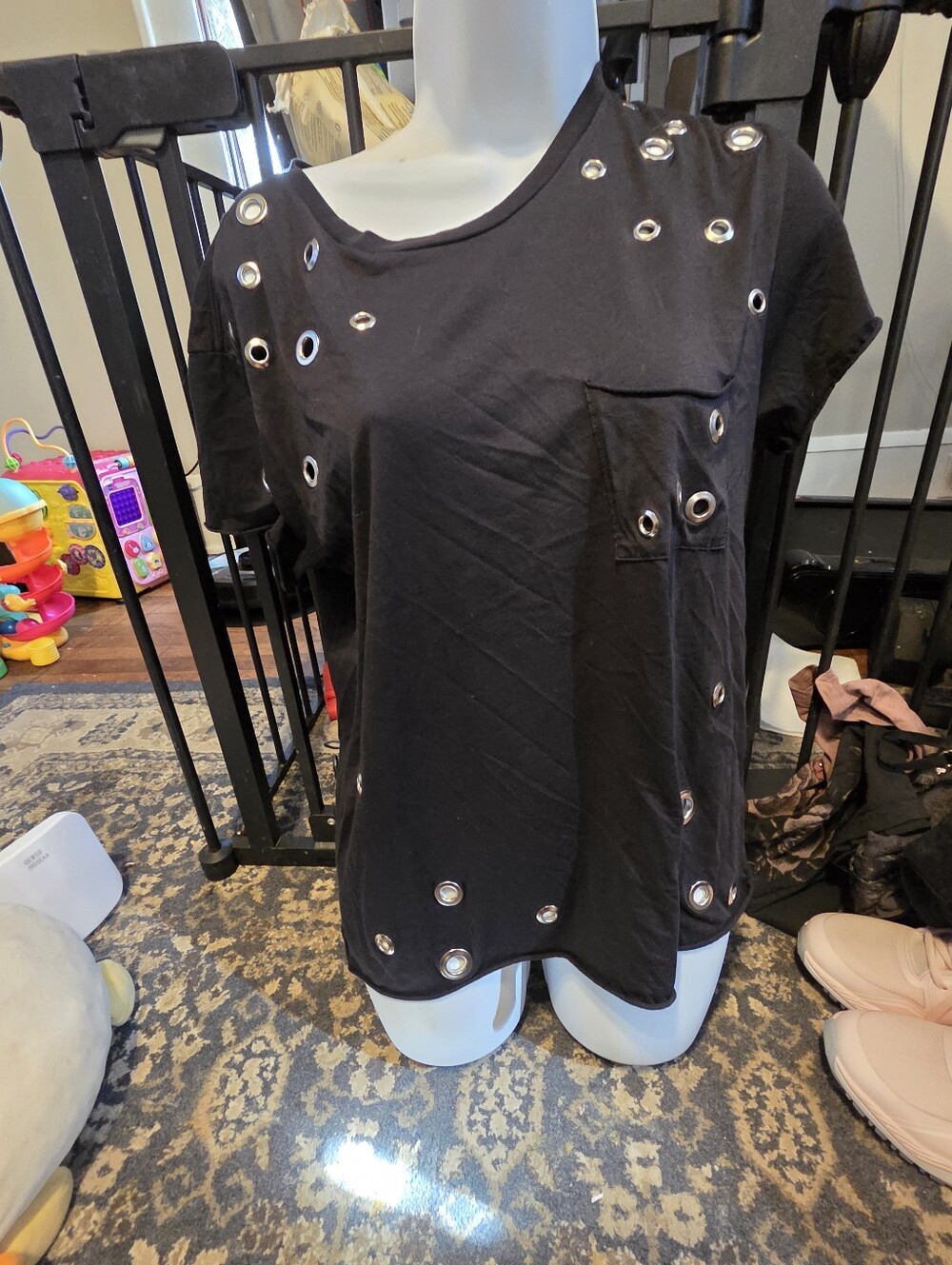 Women's True Religion Size Small Black T-shirt With Ring Acents